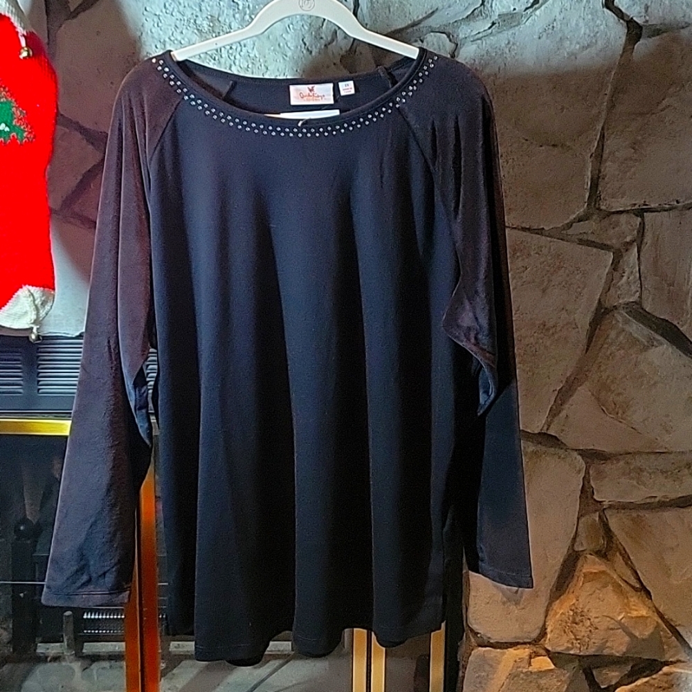Quacker Factory pullover top with long velvet sleeves and rhinestones size 2X